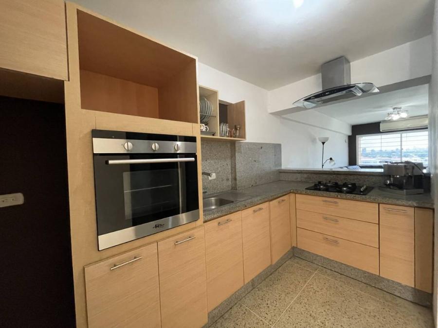 Foto Apartamento en Alquiler en Avenida El Milagro, Maracaibo, Zulia - U$D 220 - APA171508 - BienesOnLine