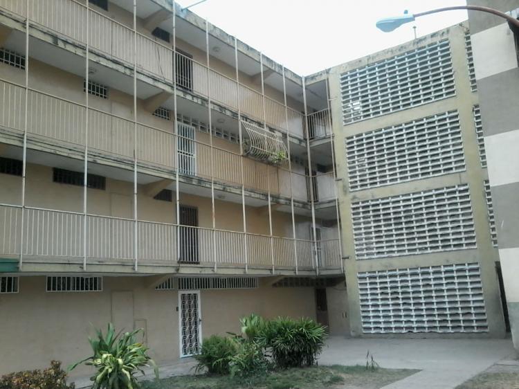 Foto Apartamento en Venta en LOS SAMANES, Maracay, Aragua - BsF 16.000 - APV77630 - BienesOnLine