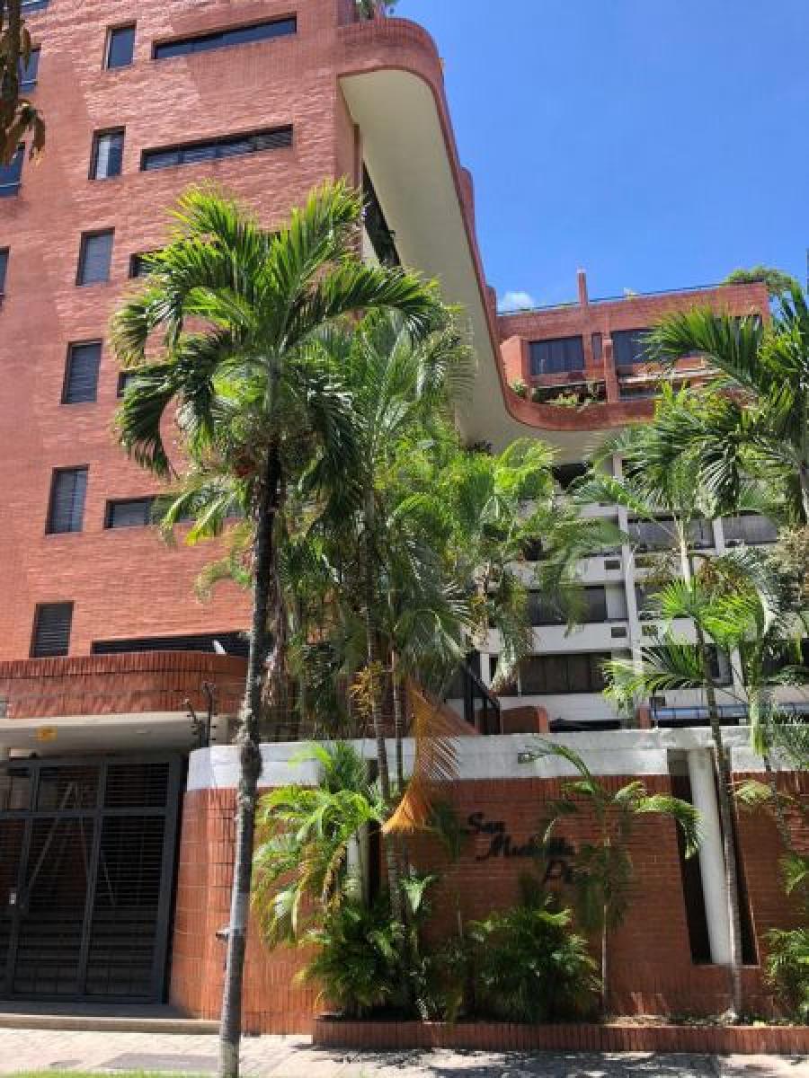 Foto Apartamento en Venta en Campo Alegre, Caracas - Chacao, Distrito Federal - U$D 190.000 - APV139384 - BienesOnLine