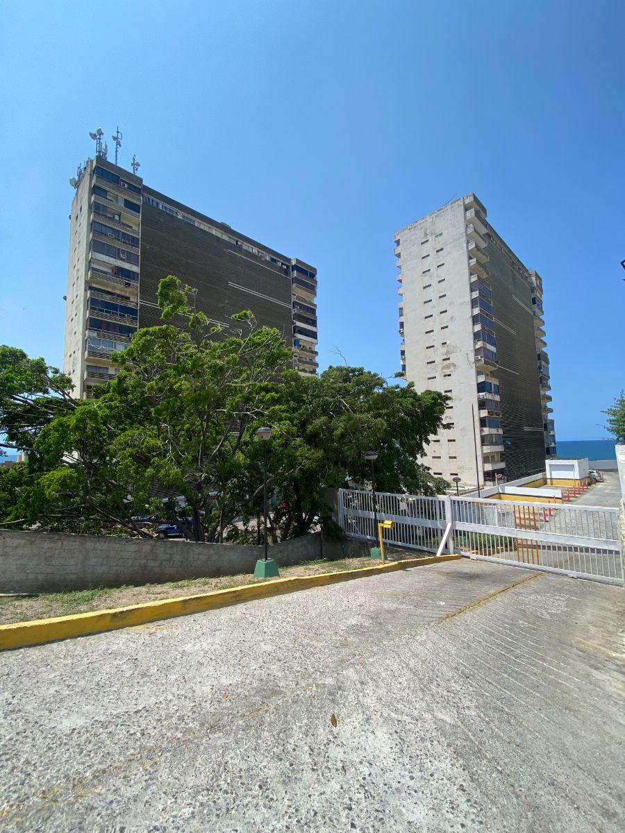 Foto Apartamento en Venta en PLAYA GRANDE, Catia La Mar, Vargas - U$D 28.000 - APV221458 - BienesOnLine