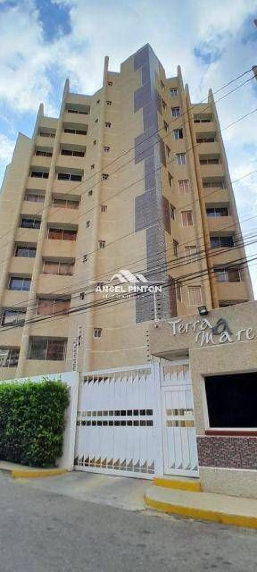 Foto Apartamento en Venta en Avenida El Milagro, Maracaibo, Zulia - U$D 42.000 - APV224739 - BienesOnLine