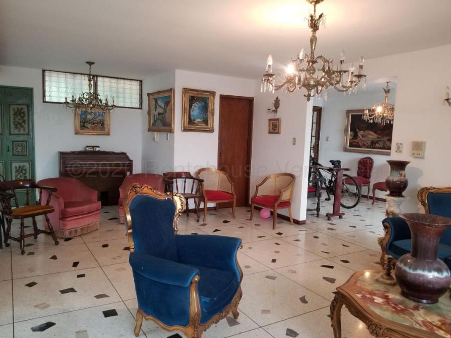 Foto Casa en Venta en Baruta, Prados del Este, Distrito Federal - U$D 300.000 - CAV185021 - BienesOnLine