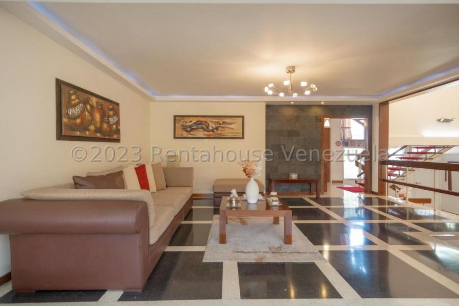 Foto Casa en Venta en El Marques, Caracas, Distrito Federal - U$D 300.000 - CAV188215 - BienesOnLine