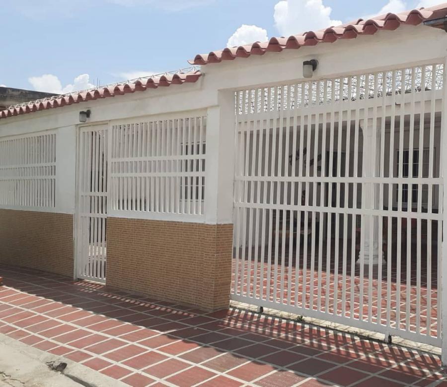 Foto Casa en Venta en Paraparal Buenaventura, Los Guayos, Carabobo - U$D 14.700 - CAV217206 - BienesOnLine