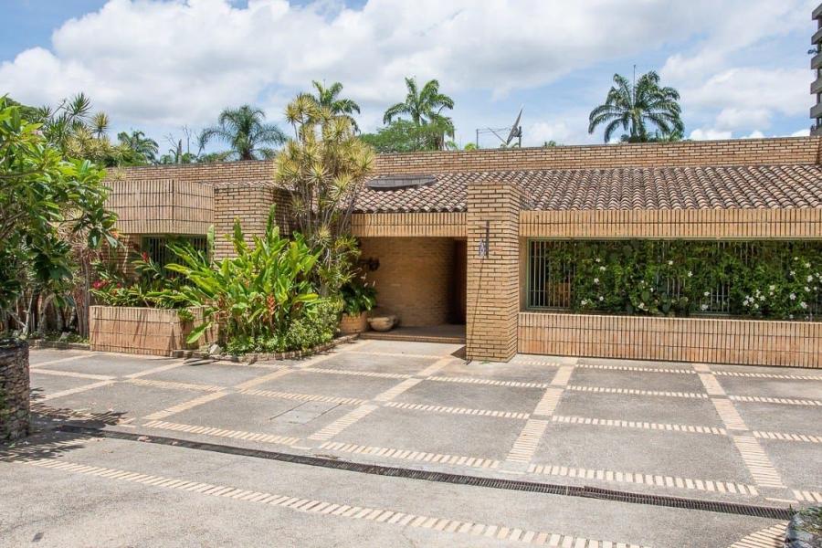 Foto Casa en Venta en Country Club, Distrito Federal - U$D 1.650.000 - CAV212718 - BienesOnLine