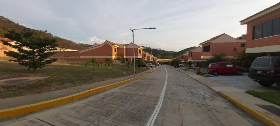 Foto Casa en Venta en VALENCIA, GUATAPARO, Carabobo - U$D 220.000 - CAV192115 - BienesOnLine