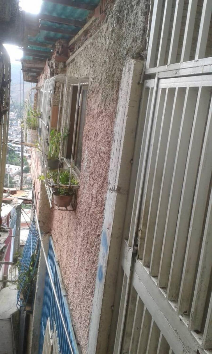 Foto Casa en Venta en Ruiz pineda, Caricuao, Distrito Federal - U$D 3.500 - CAV174594 - BienesOnLine