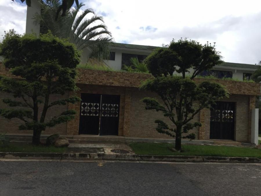 Foto Casa en Venta en Altos de Gutaparo, Valencia, Carabobo - U$D 400.000 - CAV141250 - BienesOnLine