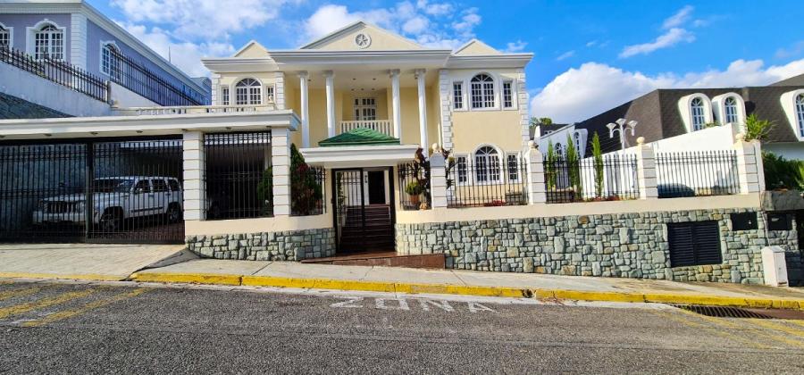 Foto Casa en Venta en El Hatillo, Caracas, Miranda - U$D 700.000 - CAV197171 - BienesOnLine