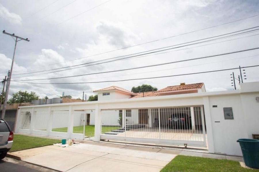 Foto Casa en Venta en Guaparo, Valencia, Carabobo - U$D 480.000 - CAV134809 - BienesOnLine