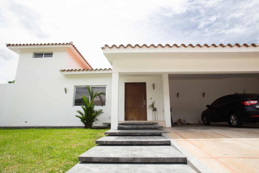 Foto Casa en Venta en Guaparo, Valencia, Carabobo - U$D 480.000 - CAV156539 - BienesOnLine