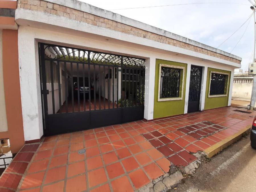 Foto Casa en Venta en Club Hpico, Maracaibo, Zulia - U$D 14.000 - CAV153064 - BienesOnLine