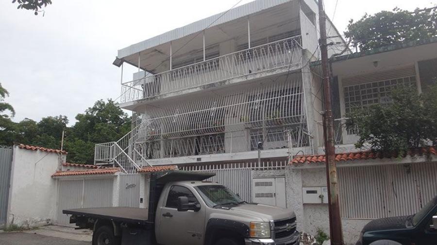 Foto Casa en Venta en Leoncio Martinez, Los Dos Caminos, Distrito Federal - U$D 310.000 - CAV177994 - BienesOnLine