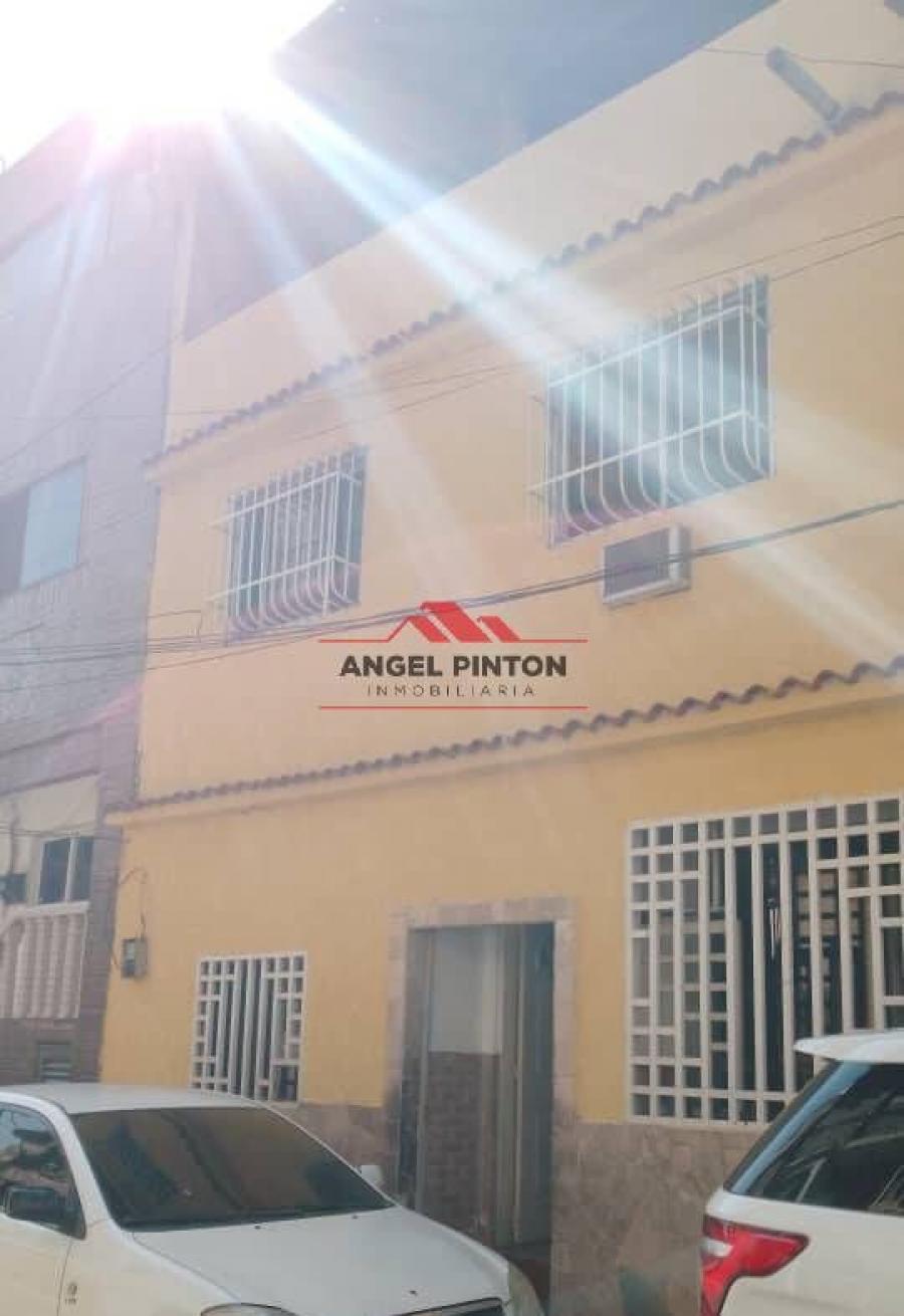 Foto Casa en Venta en Caracas, Distrito Federal - U$D 27.000 - CAV190850 - BienesOnLine