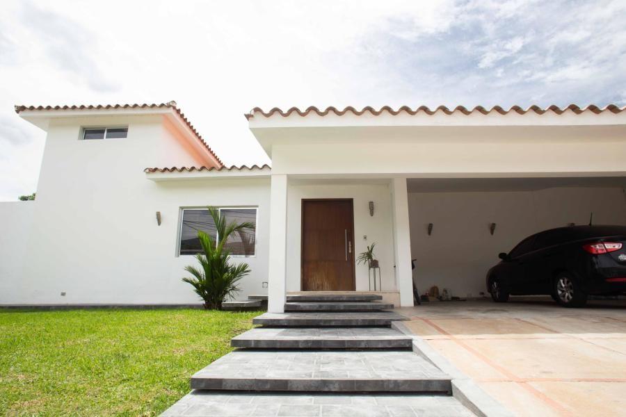 Foto Casa en Venta en Guaparo, Valencia, Carabobo - U$D 480.000 - CAV132673 - BienesOnLine