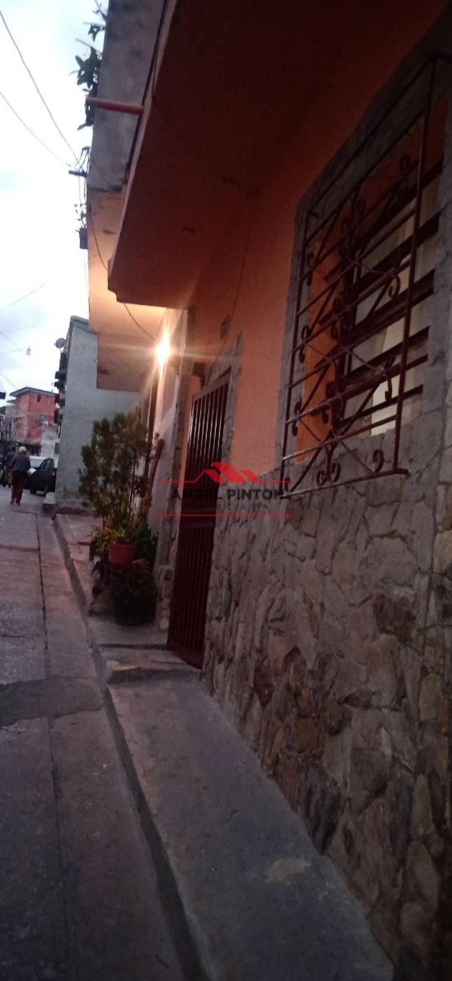 Foto Casa en Venta en Caracas, Distrito Federal - U$D 27.000 - CAV190783 - BienesOnLine