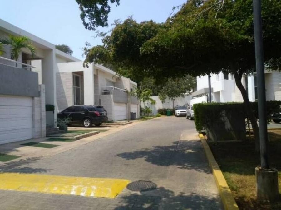 Foto Casa en Venta en LA VIRGINIA, Maracaibo, Zulia - U$D 800.000 - CAV154269 - BienesOnLine