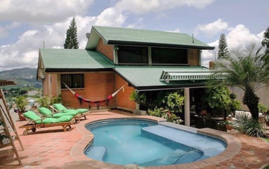 Foto Casa en Venta en Cumbres de Curumo, Miranda - U$D 550.000 - CAV191061 - BienesOnLine