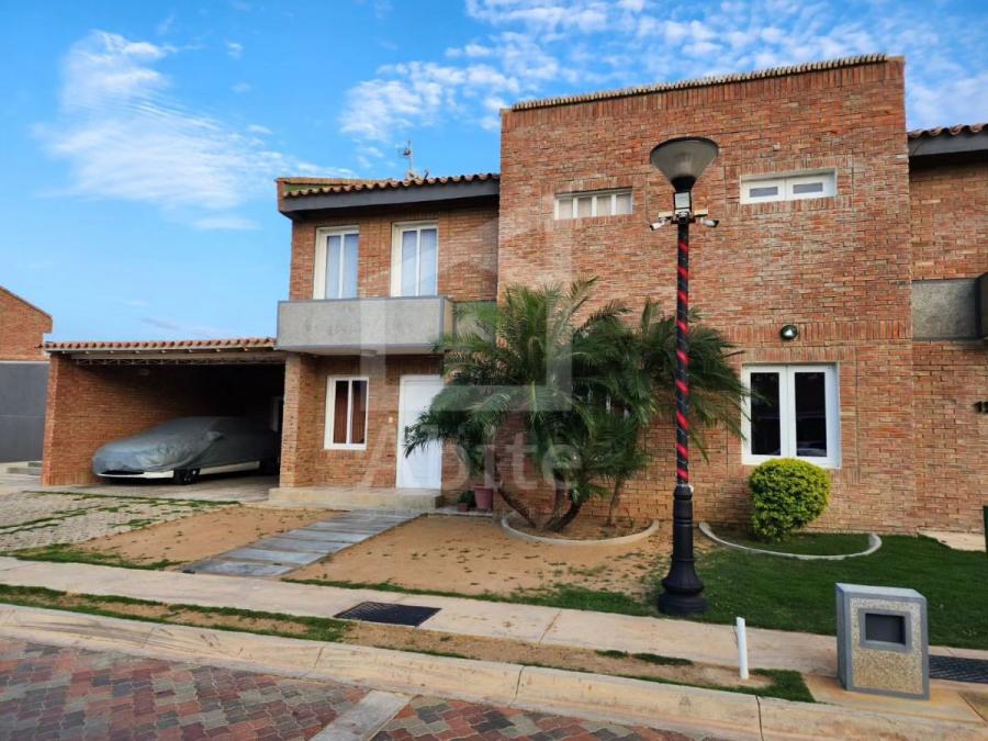 Foto Casa en Alquiler en Punto Fijo, Falcn - U$D 1.200 - CAA218128 - BienesOnLine