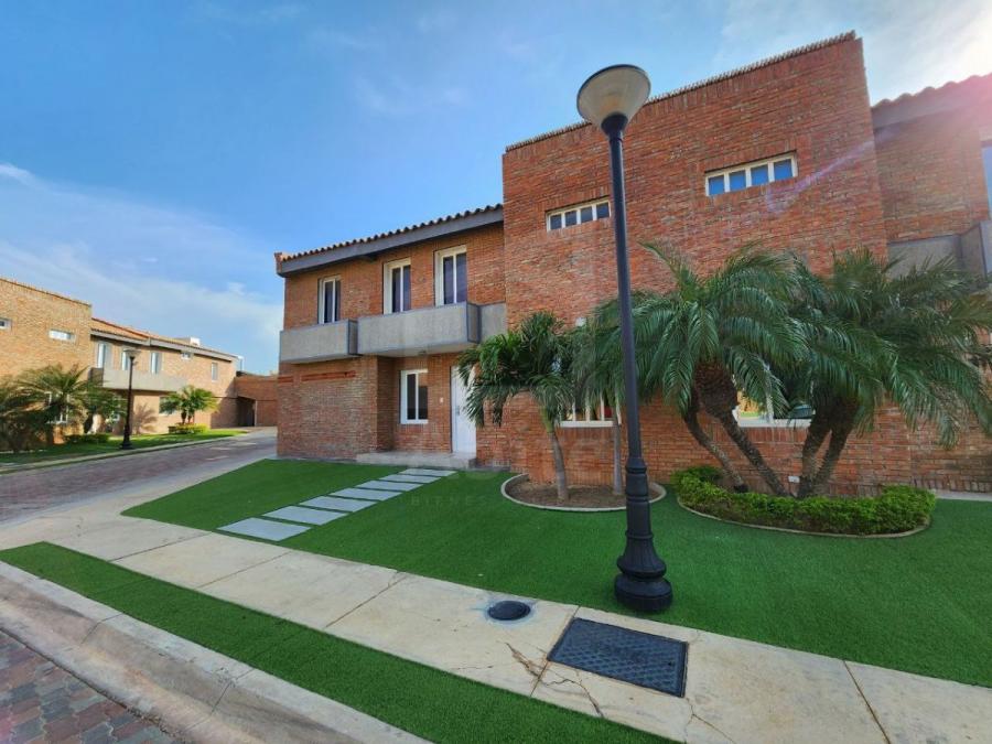 Foto Casa en Venta en Punto Fijo, Falcn - U$D 280.000 - CAV215351 - BienesOnLine