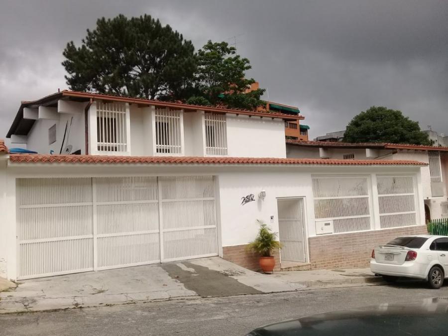 Foto Casa en Venta en Urb. Los Naranjos de El Cafetal. El Hatillo, Distrito Federal - U$D 350.000 - CAV171895 - BienesOnLine