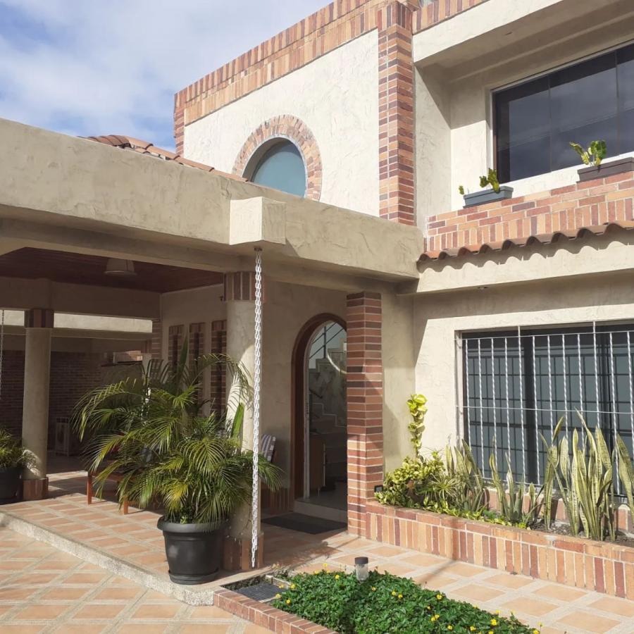 Foto Casa en Venta en Valencia, Carabobo - U$D 450.000 - CAV201508 - BienesOnLine