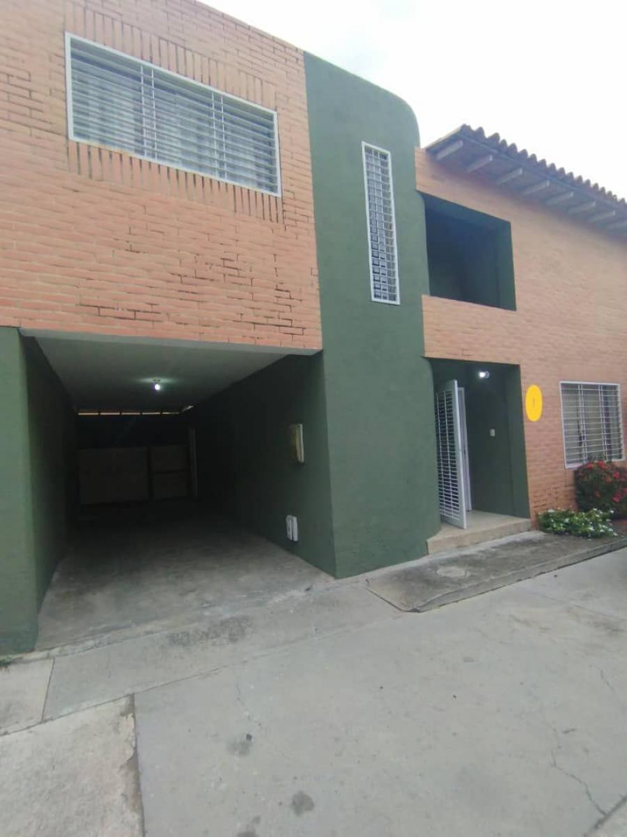 Foto Casa en Venta en ofrece en venta hermoso townhouse  en Conjunto Res, San Diego, Carabobo - U$D 48.000 - CAV217276 - BienesOnLine
