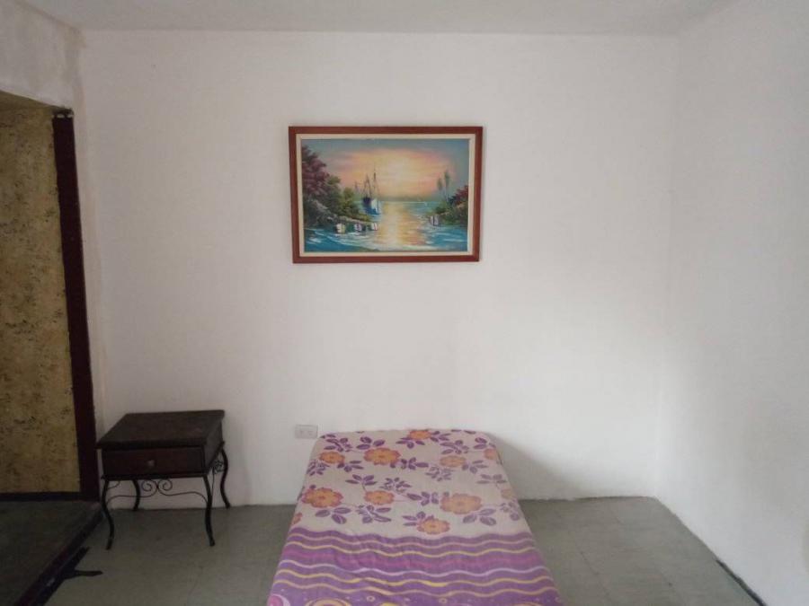 Foto Habitacion en Alquiler en 1Av. Los palos grandes, Municipio Chacao, Miranda - U$D 150 - A163139 - BienesOnLine