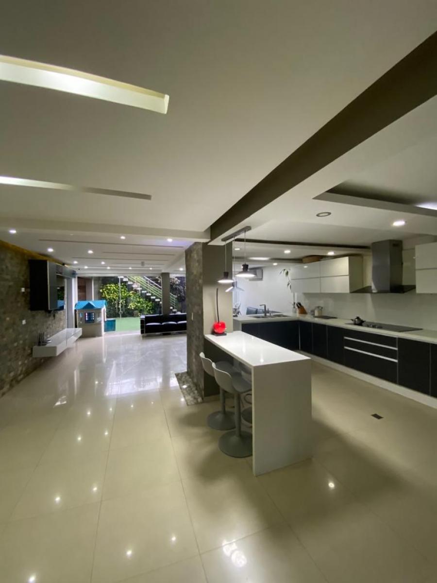 Home in Metric Way