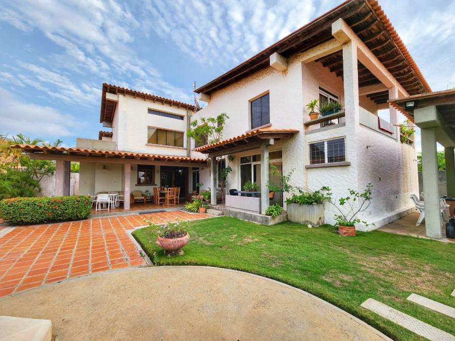 Foto Casa en Venta en Lecheria, Lechera, Anzotegui - U$D 500.000 - CAV195498 - BienesOnLine