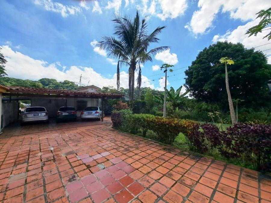 Foto Casa en Venta en Caracas Baruta, Distrito Federal - U$D 1.300.000 - CAV198003 - BienesOnLine