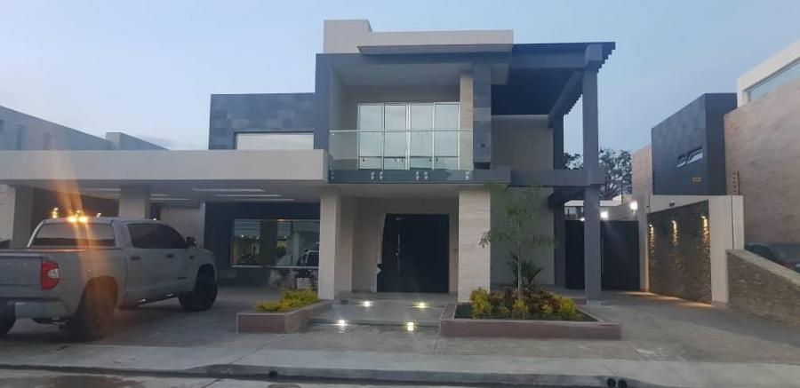 Foto Casa en Venta en San Diego, San Diego, Carabobo - U$D 450.000 - CAV140761 - BienesOnLine