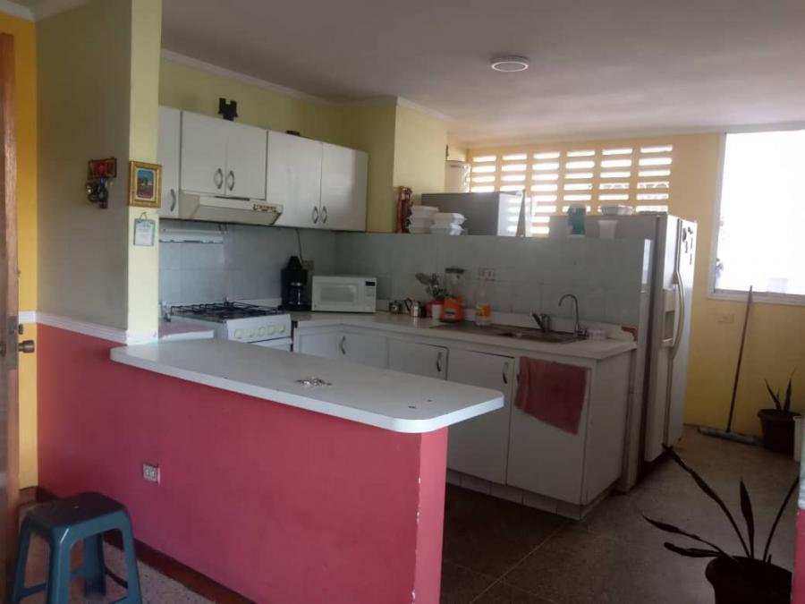 Foto Apartamento en Alquiler en Av las delicias de Maracay Edo Aragua, Maracay, Aragua - U$D 300 - APA176564 - BienesOnLine