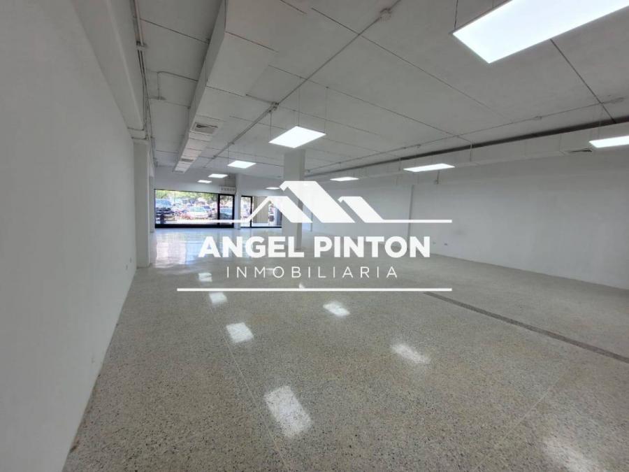 Foto Local en Alquiler en Olegario Villalobos, Maracaibo, Zulia - U$D 800 - LOA249232 - BienesOnLine