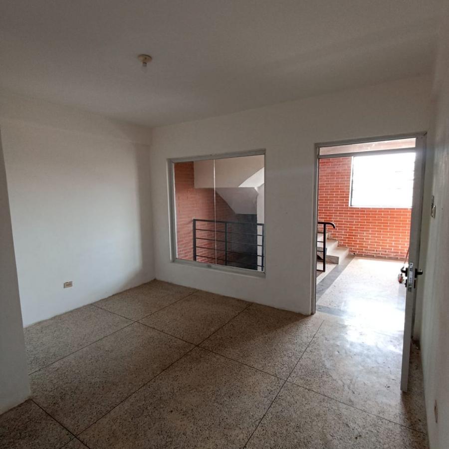 Foto Local en Alquiler en Los Guayos, Carabobo - U$D 100 - LOA223618 - BienesOnLine