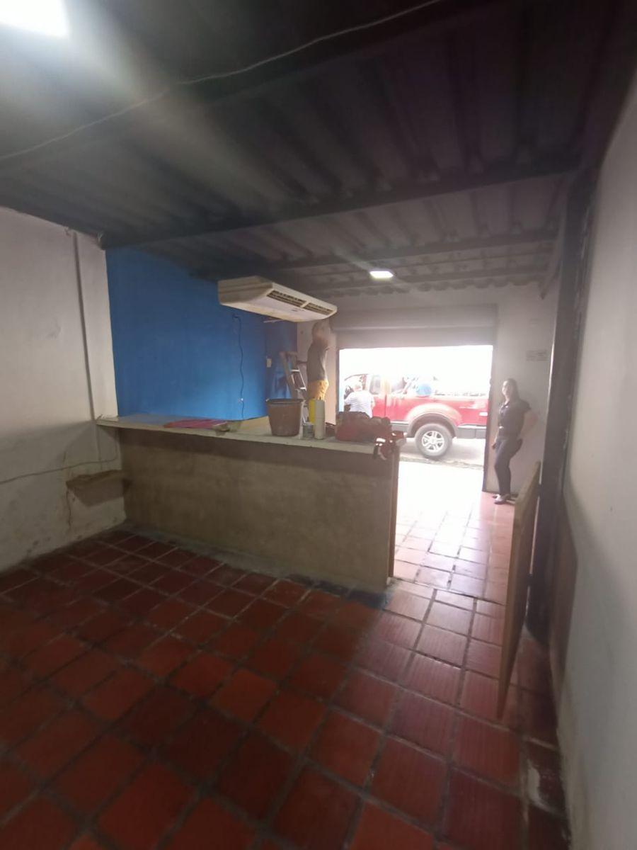 Foto Local en Alquiler en barcelona, Barcelona, Anzotegui - U$D 500 - LOA185946 - BienesOnLine