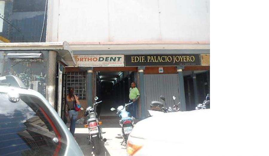 Foto Local en Alquiler en Caracas, El Recreo, Distrito Federal - U$D 100 - LOA127597 - BienesOnLine