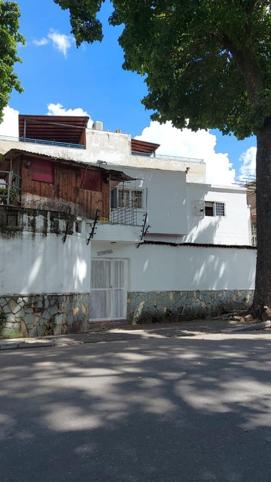Foto Casa en Venta en Parroquia San Pedro, Los Chaguaramos, Distrito Federal - U$D 240.000 - CAV208053 - BienesOnLine