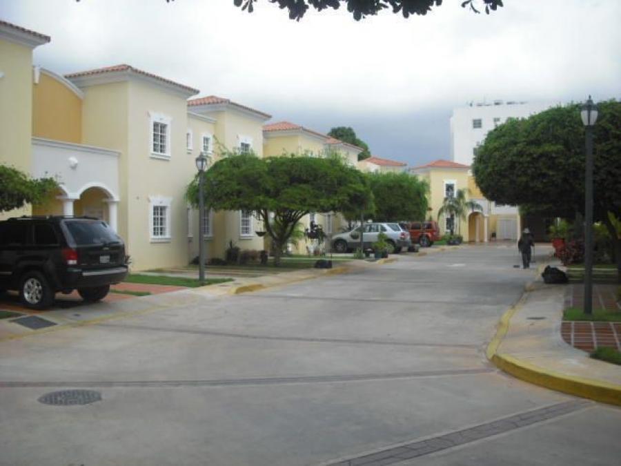 Foto Casa en Alquiler en Av. Universidad, Maracaibo, Zulia - BsF 500 - CAA112371 - BienesOnLine