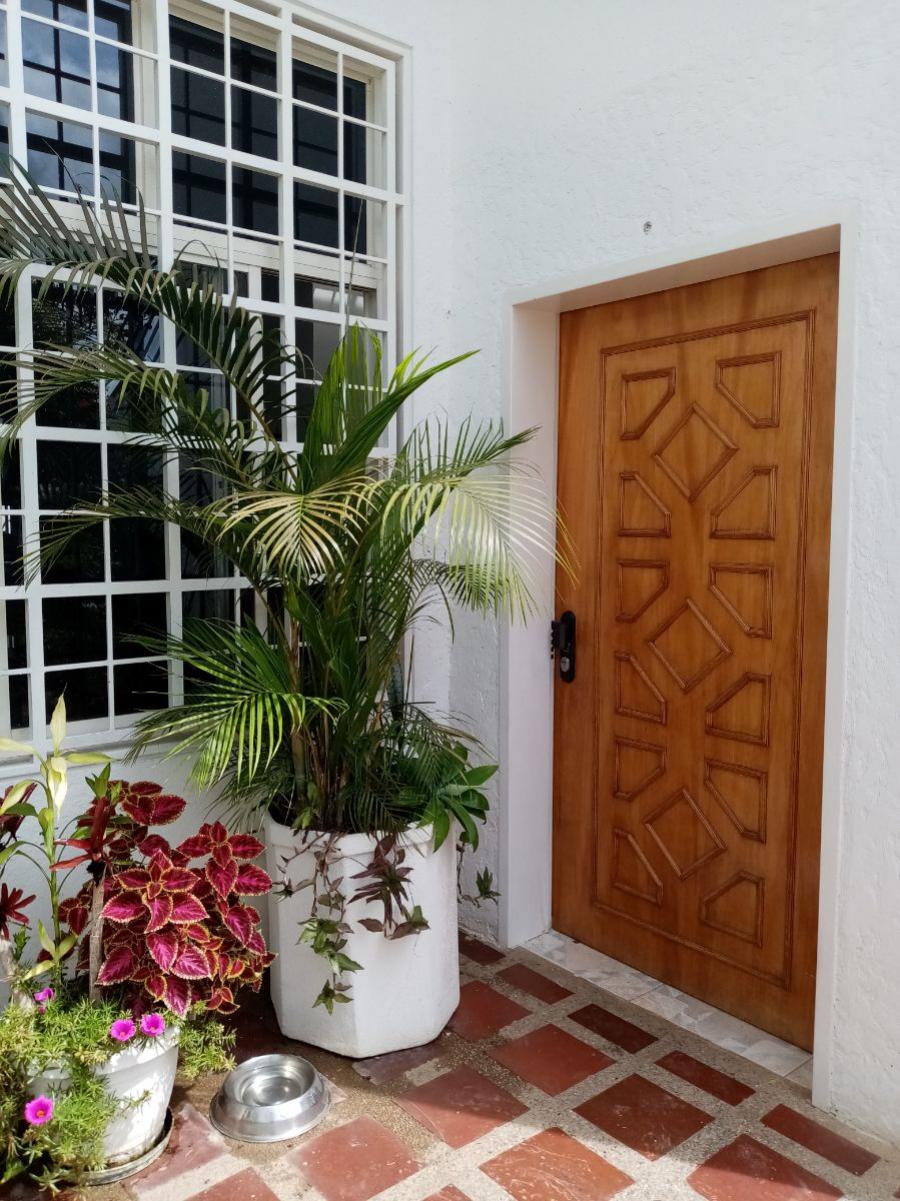 Foto Casa en Venta en Municipio Baruta, Caracas, Distrito Federal - U$D 300.000 - CAV155640 - BienesOnLine