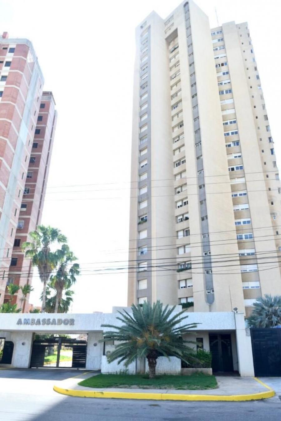 Foto Apartamento en Venta en OLEGARIO VILLALOBOS, MARACAIBO, Zulia - U$D 240.000 - APV154005 - BienesOnLine