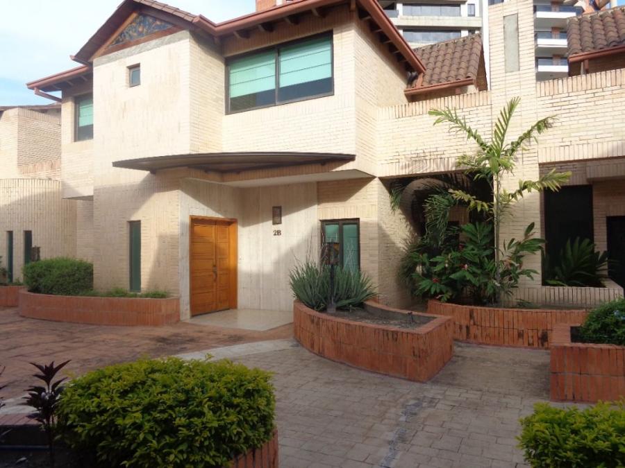 Foto Casa en Venta en GUATAPARO, Valencia, Carabobo - U$D 540.000 - CAV180725 - BienesOnLine