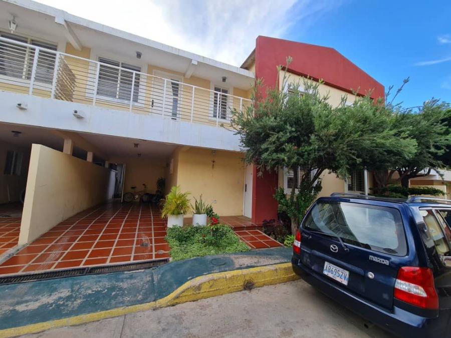 Foto Casa en Venta en Lomas del Valle, Maracaibo, Zulia - U$D 20.000 - CAV153112 - BienesOnLine