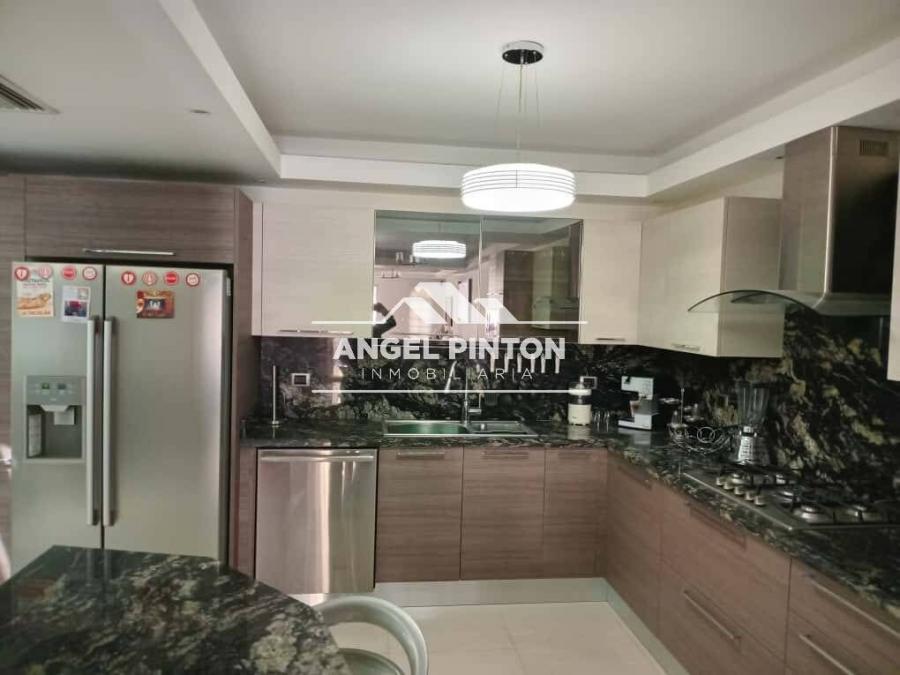Foto Casa en Venta en Maracaibo, Zulia - U$D 1.250.000 - CAV268834 - BienesOnLine