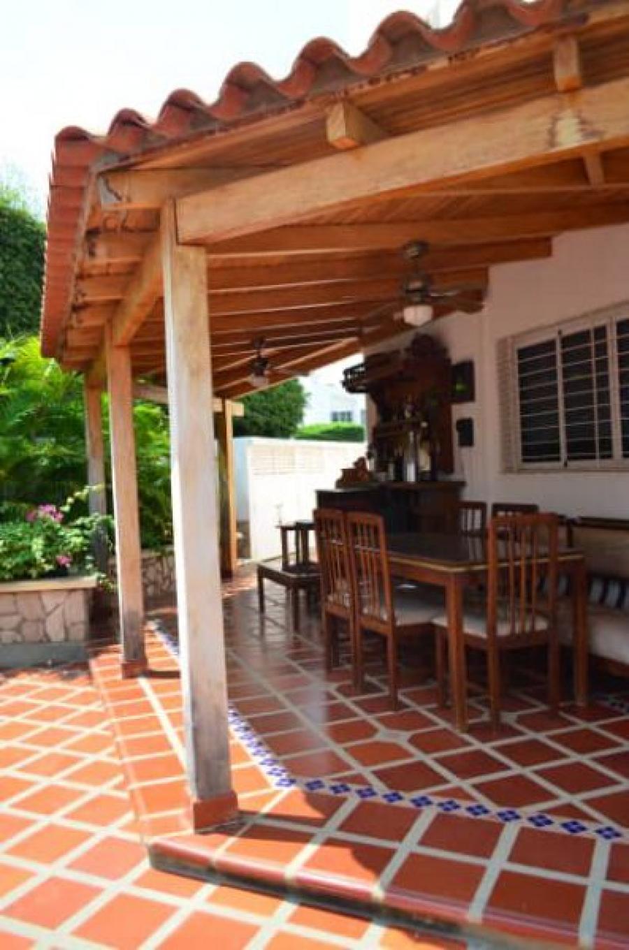Foto Casa en Venta en Maracaibo, Zulia - U$D 300.000 - CAV154594 - BienesOnLine