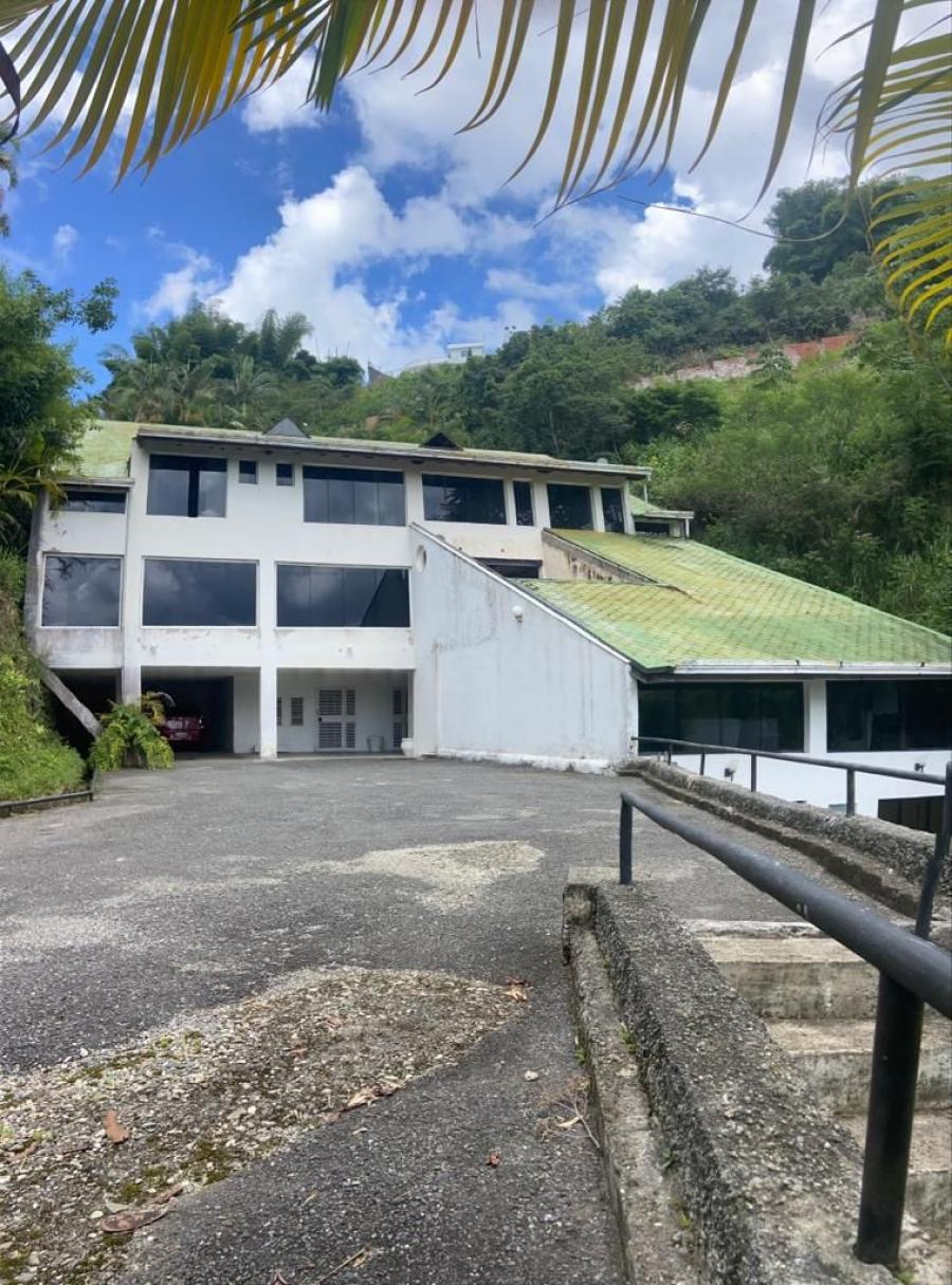 Foto Casa en Venta en Colinas de La Lagunita. Hatillo, Caracas, Distrito Federal - U$D 400.000 - CAV209065 - BienesOnLine