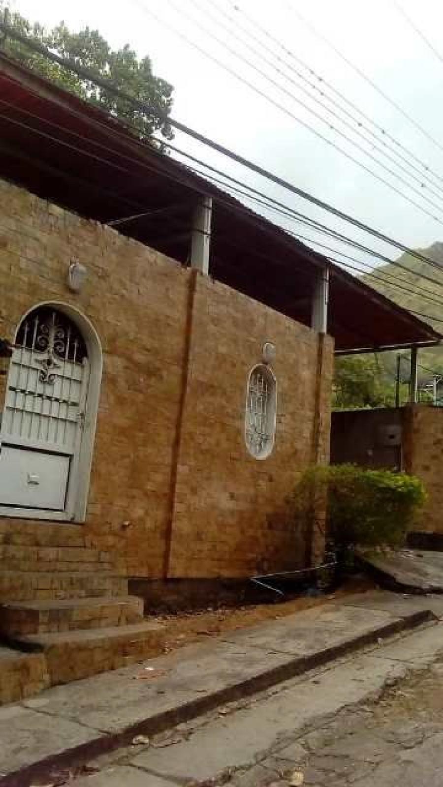 Foto Casa en Venta en El Castao, Maracay, Aragua - U$D 20.000 - CAV137125 - BienesOnLine