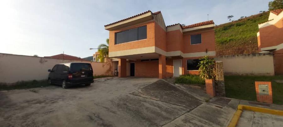 Foto Casa en Venta en Lomas del Country Guataparo, Valencia, Carabobo - U$D 220.000 - CAV174620 - BienesOnLine