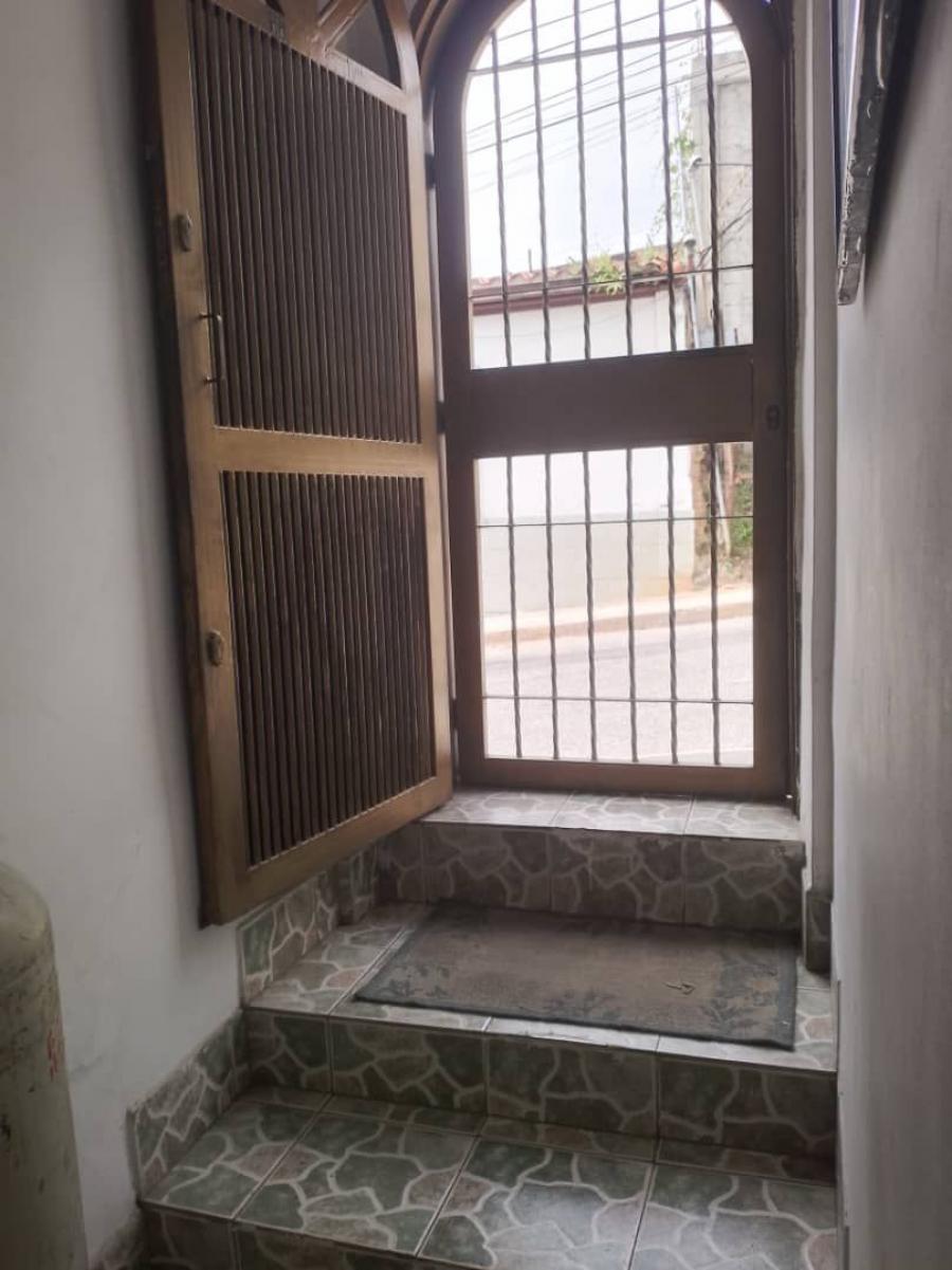 Foto Casa en Venta en Centro, Los Teques, Miranda - U$D 27.000 - CAV215251 - BienesOnLine